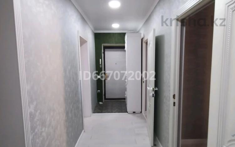3-комнатная квартира, 82 м², 1/4 этаж, улица Байконурова 123а за 35 млн 〒 в Жезказгане — фото 2