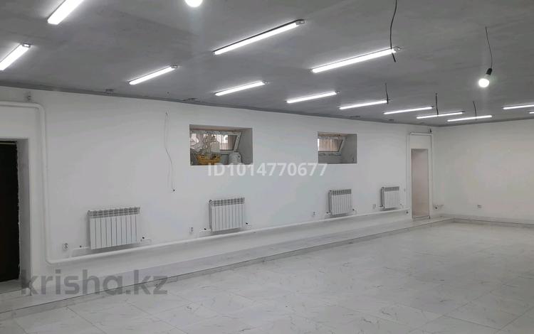 Свободное назначение, офисы, магазины и бутики, склады, салоны красоты, образование, развлечения, конференц-залы, кабинеты и рабочие места, студии · 90.2 м² за 370 000 ₸ в Астане, Сарайшык р-н — фото 2