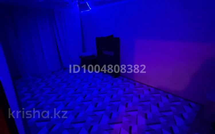 3-комнатная квартира · 72 м² · 4/9 этаж, Ларина 8/1 — Автопарк за 45 000 〒 в Уральске — фото 2