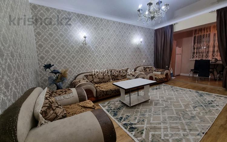 3-комнатная квартира, 63 м², 2/5 этаж помесячно, Абая 151 — Абая - Ташкентская за 250 000 〒 в Таразе — фото 2