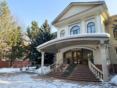 Отдельный дом · 10 комнат · 867.3 м² · 37 сот., Ладушкина 120 за 936 млн 〒 в Алматы, Медеуский р-н