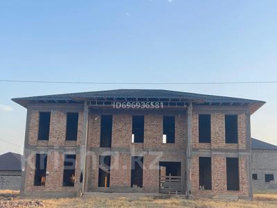 Отдельный дом · 8 комнат · 400 м² · 12 сот., мкр Достык — Не доезжая дачи кайнар булак по улице сырым батыр за 49 млн 〒 в Шымкенте, Абайский р-н