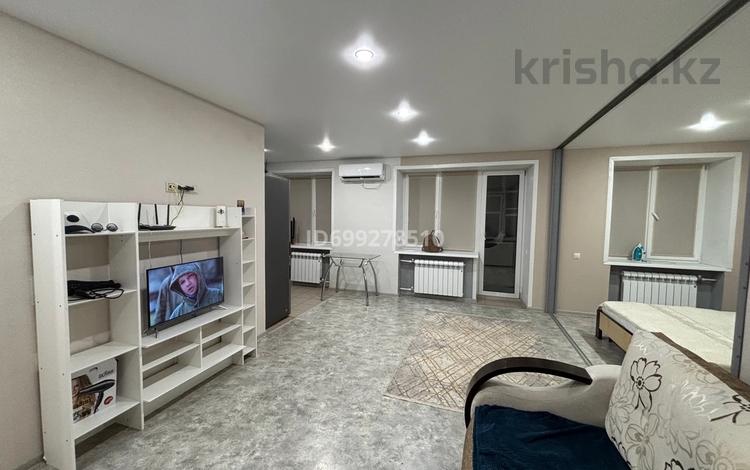 1-комнатная квартира · 40 м² · 4/4 этаж, Жукова 13 — Сокол за 13 000 ₸ в Уральске — фото 8