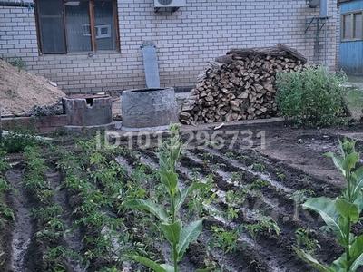 Часть дома · 3 комнаты · 80 м² · 3.7 сот., Зинченко 157 2 — Дом находится вдоль дороги,ремонт средний за 15 млн ₸ в Актобе, мкр Гормолзавод