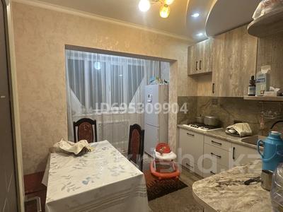 2-комнатная квартира, 65 м², 1/9 этаж, мкр Аксай-1 5 за 37.5 млн 〒 в Алматы, Ауэзовский р-н