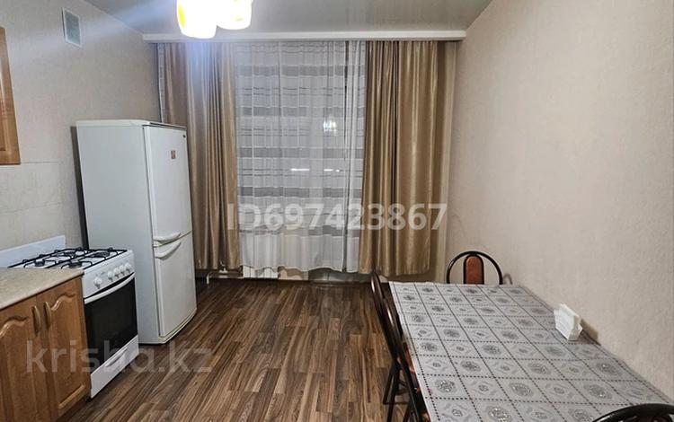 1-бөлмелі пәтер, 44 м², 2/6 қабат тәулік бойы, Фролова 65, бағасы: 10 000 〒 в Костанае — фото 2