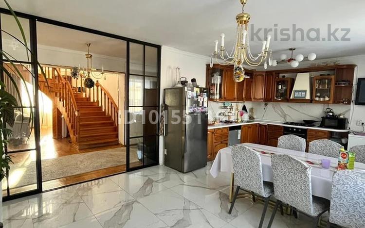 4-бөлмелі пәтер · 250 м² · 5/6 қабат, Кравцова 2, бағасы: 90 млн ₸ в Астане, р-н Байконур — фото 2