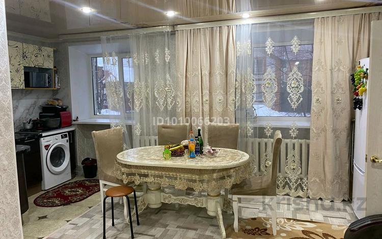3-бөлмелі пәтер · 56 м² · 1/4 қабат, Самар 71 — Кайрата жумангалиева, бағасы: 19 млн ₸ в Уральске — фото 2