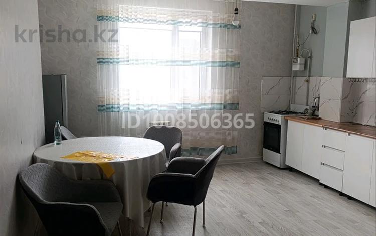 3-бөлмелі пәтер · 100 м² · 4/5 қабат, мкр. Алтын орда 16А/1, бағасы: 200 000 ₸ в Актобе — фото 2