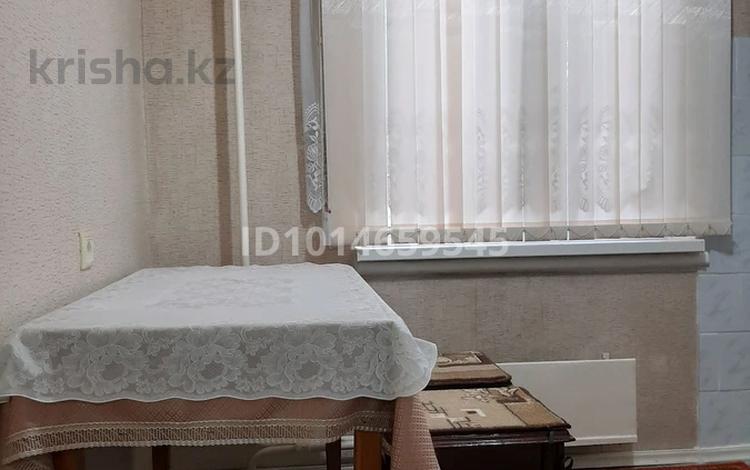 1-бөлмелі пәтер · 33 м² · 2/5 қабат, Орбита-3 ш/а. — во дворах, бағасы: 30 млн ₸ в Алматы, Бостандыкский р-н — фото 4