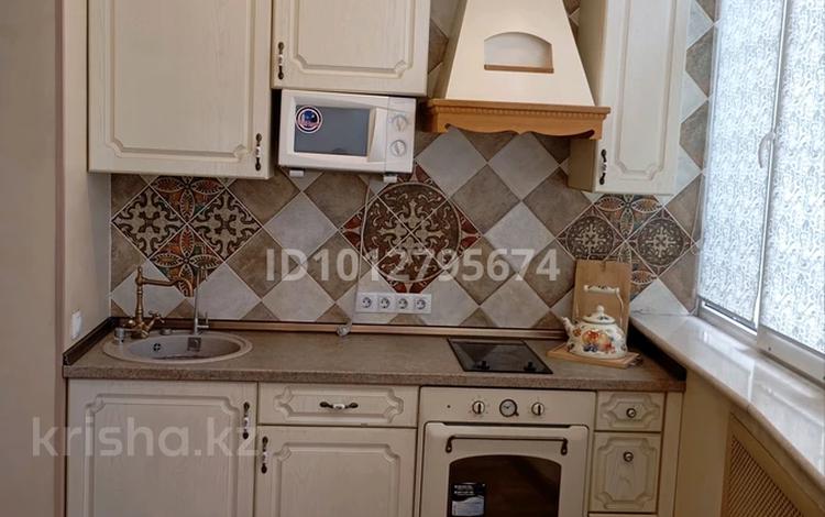 2-комнатная квартира · 67 м² · 4/10 этаж, мкр Каргалы, Кенесары хана за 320 000 ₸ в Алматы, Наурызбайский р-н — фото 2