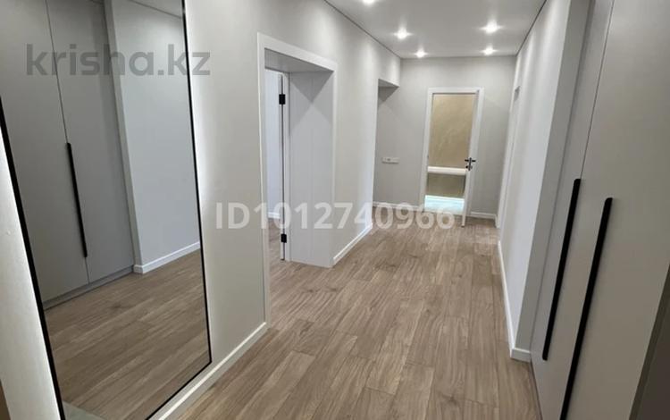 2-комнатная квартира · 81 м² · 9/10 этаж, мкр Жана Орда, Самал 72/3 — Рядом с жк достык за 300 000 ₸ в Уральске — фото 2