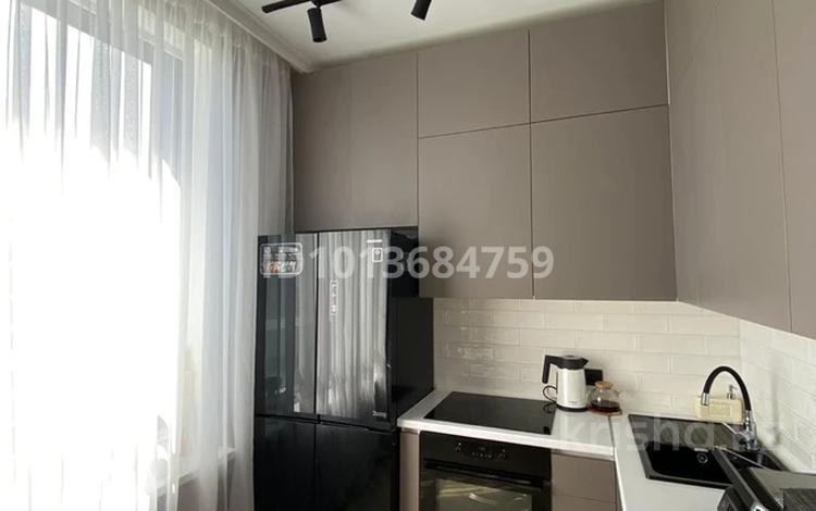 2-комнатная квартира · 60 м² · 10/12 этаж, Санжара Асфендиярова 4 за 350 000 ₸ в Астане, Нура р-н — фото 2