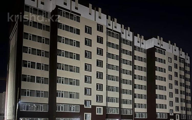 2-комнатная квартира, 60 м², 9/10 этаж, мкр. Алтын орда 37 за 13.4 млн 〒 в Актобе, мкр. Алтын орда — фото 2