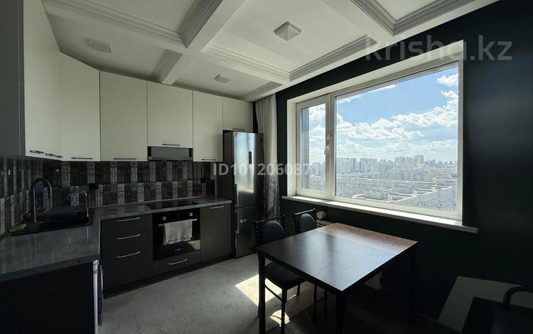 2-комнатная квартира · 63 м² · 14/18 этаж, ул. Сауран 10Б за 330 000 〒 в Астане, Есильский р-н — фото 4
