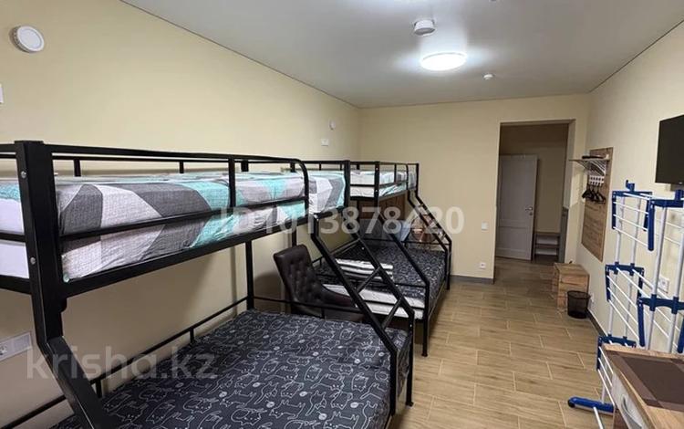 1-комнатная квартира · 18 м² · 1 этаж, Нурмагамбетова 36 за 12 000 ₸ в Усть-Каменогорске — фото 2