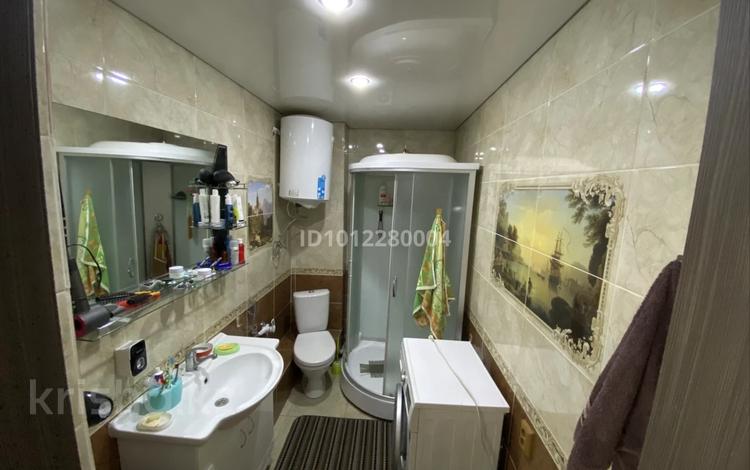 2-бөлмелі пәтер · 65 м² · 4/5 қабат, проспект Ауэзова 112а — Школы #42 и неподалеку от ресторана Тайказан, бағасы: 18.5 млн ₸ в Семее — фото 11