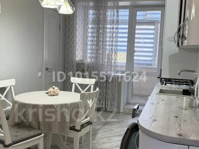 2-бөлмелі пәтер · 78 м² · 2/10 қабат, 4 ш/а, Абулхаирхана 177, бағасы: 290 000 ₸ в Уральске, мкр 4