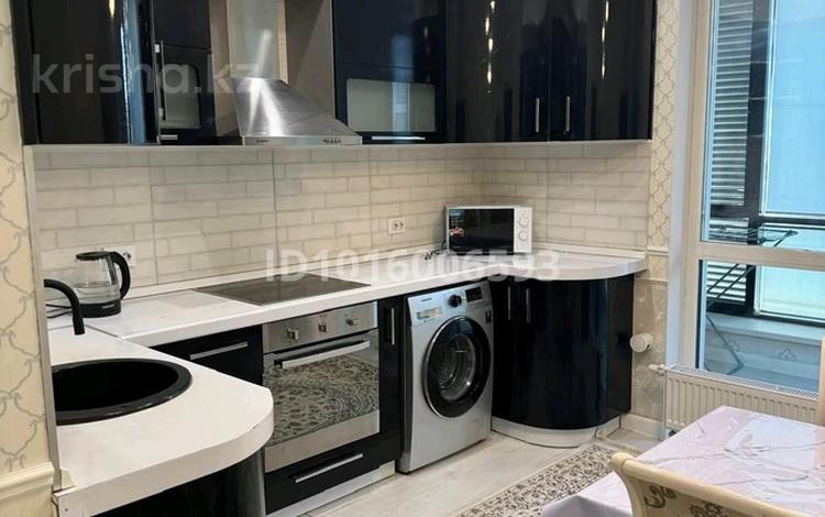 2-комнатная квартира · 75 м², Абикен Бектуров 1 за 380 000 ₸ в Астане, Есильский р-н — фото 2