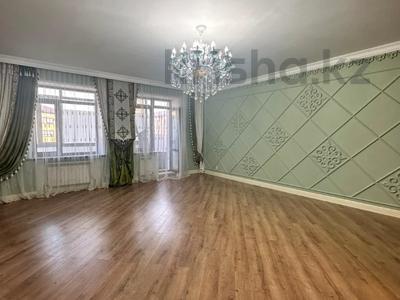 8-комнатная квартира, 330 м², 2/5 этаж, мкр. Алтын орда, Алии Молдагуловой за ~ 100 млн 〒 в Актобе, мкр. Алтын орда