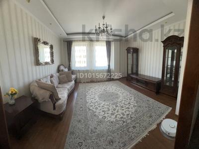 3-комнатная квартира · 102 м² · 8/14 этаж, Кабанбай батыра 11 за 420 000 ₸ в Астане, Есильский р-н