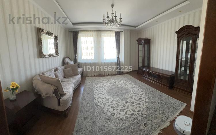 3-комнатная квартира · 102 м² · 8/14 этаж, Кабанбай батыра 11 за 420 000 ₸ в Астане, Есильский р-н — фото 2