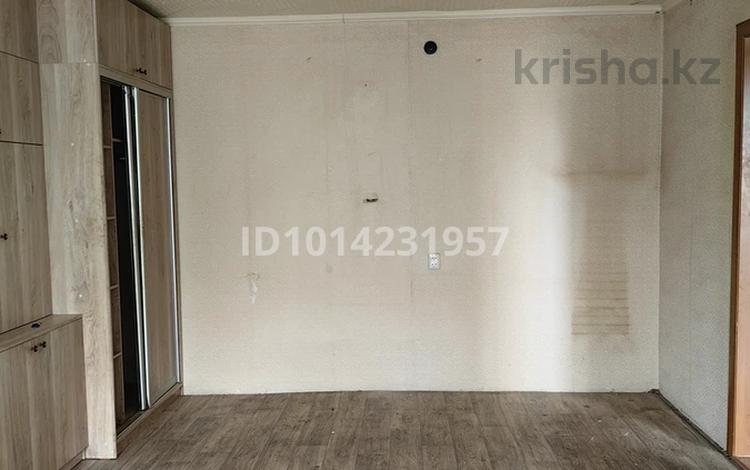 3-бөлмелі пәтер · 58 м² · 3/9 қабат, Жексенбаева 69 — Третья школа, бағасы: 16 млн ₸ в Уральске — фото 2
