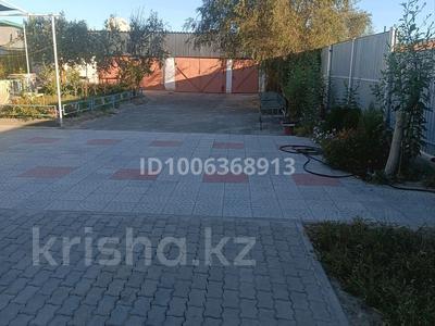 Отдельный дом · 7 комнат · 160 м² · 10 сот., Б.Момышулы 55 — Школа 85 за 30 млн 〒 в Байконуре