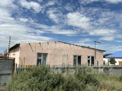 Отдельный дом · 2 комнаты · 80 м² · 10 сот., мкр Жулдыз, Кажгали Гайсин 47 — Монке би за 13.5 млн 〒 в Атырау