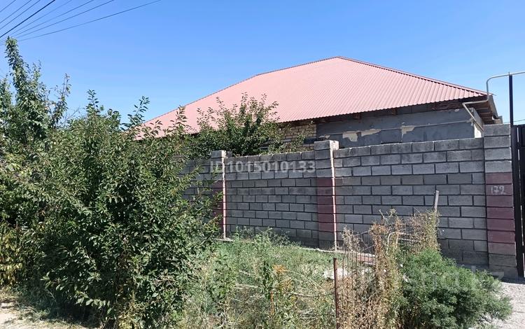 Жеке үй · 5 бөлме · 205 м² · 8 жүзд., Арай-2 ш/а., Майлықожа 172 — Үй үлкен кірпіштен соғылған, он алтыда он бір, 2007 жылы соқтық, өте с, бағасы: 53 млн ₸ в Таразе, мкр Арай-2 — фото 2