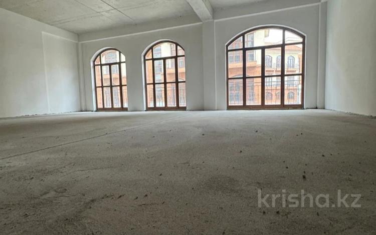 5-комнатная квартира · 216 м², Тайманова 222/6 за 216 млн ₸ в Алматы, Медеуский р-н — фото 2
