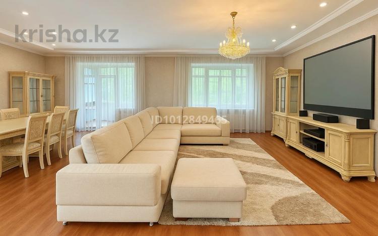 4-комнатная квартира · 180.8 м² · 2/5 этаж, Омарова 29 за 138 млн ₸ в Алматы, Медеуский р-н — фото 2