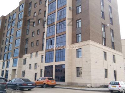2-комнатная квартира, 40 м², 2/8 этаж, Проспект Республики 1/7 — Бауржан Момышулы за 18.5 млн 〒 в Караганде