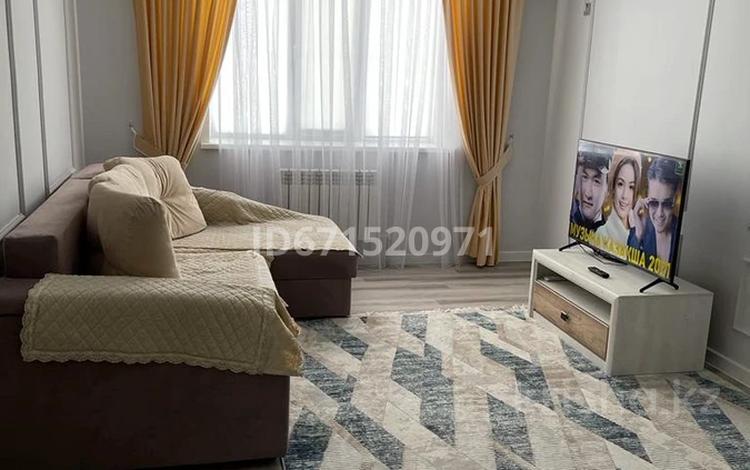 2-комнатная квартира · 74 м² · 6/10 этаж, мкр Нурсая 15 за 250 000 ₸ в Атырау — фото 9