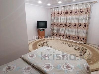 1-комнатная квартира, 36 м², 3/5 этаж по часам, Хамида чурина 162 за 1 500 〒 в Уральске