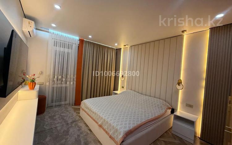 2-комнатная квартира · 68 м² · 9/12 этаж, Байдибек би 115/10 за 350 000 ₸ в Шымкенте — фото 2