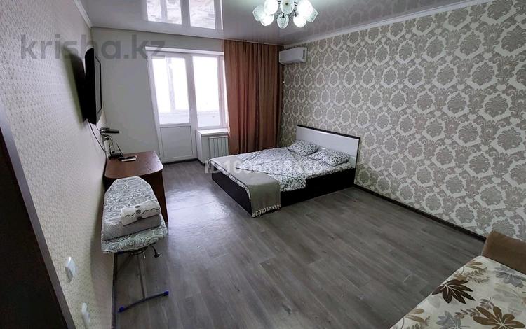 1-бөлмелі пәтер · 48 м² · 8/9 қабат, мкр Кадыра Мырза-Али 11/1, бағасы: 18 млн ₸ в Уральске — фото 3