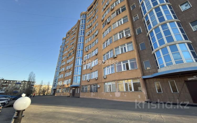 4-бөлмелі пәтер · 200 м² · 4/11 қабат, Есет батыра 108А, бағасы: 65 млн ₸ в Актобе — фото 2