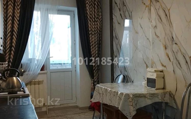 1-бөлмелі пәтер · 50 м² · 4/5 қабат, ул. В.А. Ливенцова 7А, бағасы: 16.5 млн ₸ в Актобе, мкр Авиатор — фото 2