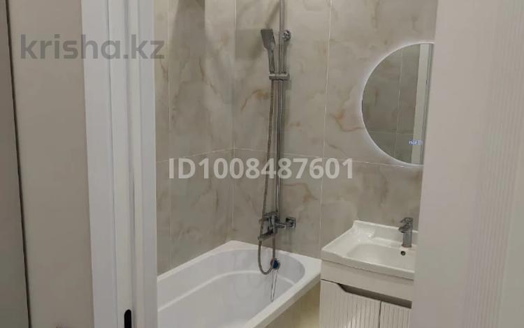 2-комнатная квартира · 33 м² · 11/12 этаж, Райымбека 210 — Ауезова за 350 000 ₸ в Алматы, Алмалинский р-н — фото 2