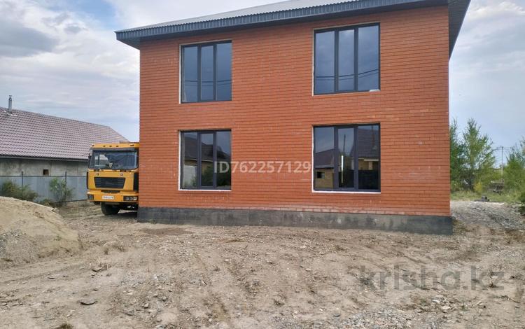 Отдельный дом · 4 комнаты · 200 м² · 10.68 сот., Кашаубаева за 40 млн 〒 в Усть-Каменогорске — фото 2