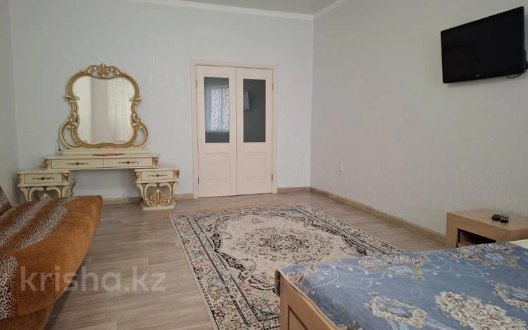 1-комнатная квартира · 56.4 м² · 1/6 этаж, 12-й мкр 85 за 13.2 млн ₸ в Актау — фото 2