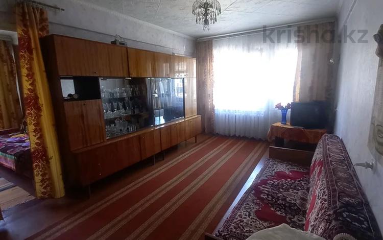 3-комнатная квартира, 52 м², 4/5 этаж, Назарбаева 67 за 15.5 млн 〒 в Усть-Каменогорске — фото 2