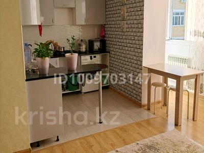 2-бөлмелі пәтер · 60 м² · 3/5 қабат, мкр Астана 5/1 — Парк, Салтанат сарайы, ресторан Домбыра, бағасы: 26 млн ₸ в Уральске