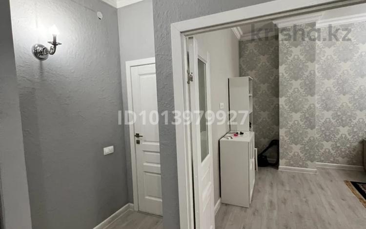 1-комнатная квартира · 50 м² · 9/20 этаж, Сарыарка 5/1 3 — Все находится в шаговой доступности, расположен на улице сарыарка Квартира полностью мебелирована, вся техника и кондиционер новый, 300тыс с комуслугой, депозит 300тыс. номер 87004062601 хозяйка за 300 000 ₸ в Астане, Сарыарка р-н — фото 2