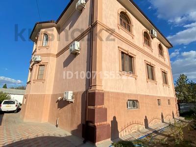 Отдельный дом · 10 комнат · 470.4 м² · 900 сот., мкр Атырау-2, Алтынемель 16 за 100 млн 〒 в мкр	Атырау-2