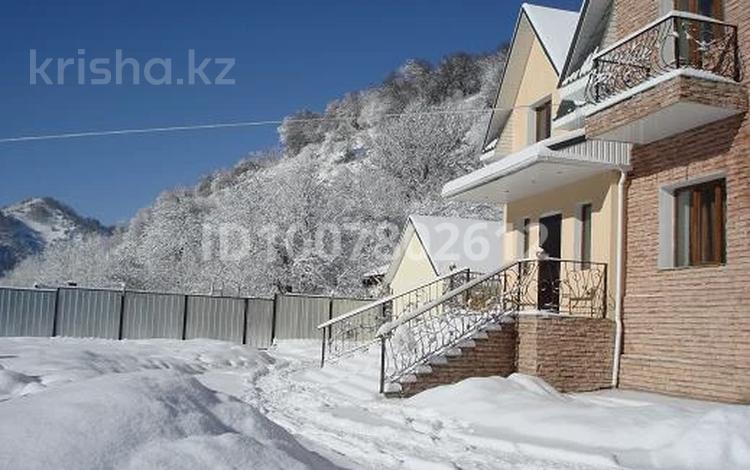 Дом · 7 комнат · 300 м², мкр Бутаковка 165 за 140 000 ₸ в Алматы, Медеуский р-н — фото 2
