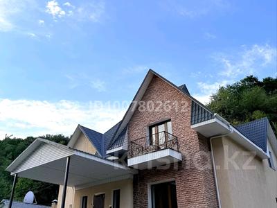 Дом · 7 комнат · 300 м², мкр Бутаковка, Бейсеуова 165 за 150 000 ₸ в Алматы, Медеуский р-н