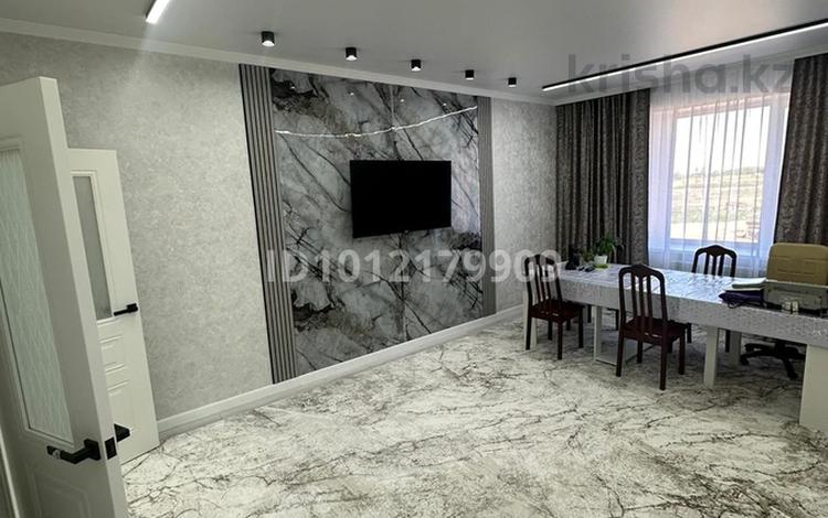 3-комнатная квартира · 95.2 м² · 1/4 этаж, мкр Жулдыз, Шамелова 84/1 корпус1 84/1 — магазин султан за 47 млн ₸ в Уральске — фото 2