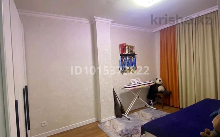 3-комнатная квартира · 81 м² · 8/9 этаж, Сауран 4 за 43 млн ₸ в Астане, Есильский р-н — фото 2